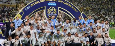 ريال مدريد يتوج بكأس القارات للأندية الأبطال بعد فوزه على باتشوكا المكسيكي.