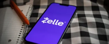 شعار Zelle على هاتف ذكي في هاستينجز أون هدسون، نيويورك.