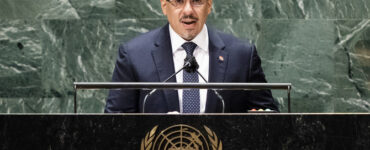 حمد عوض بن مبارك يلقي كلمة أمام الدورة السادسة والسبعين للجمعية العامة للأمم المتحدة في مدينة نيويورك.