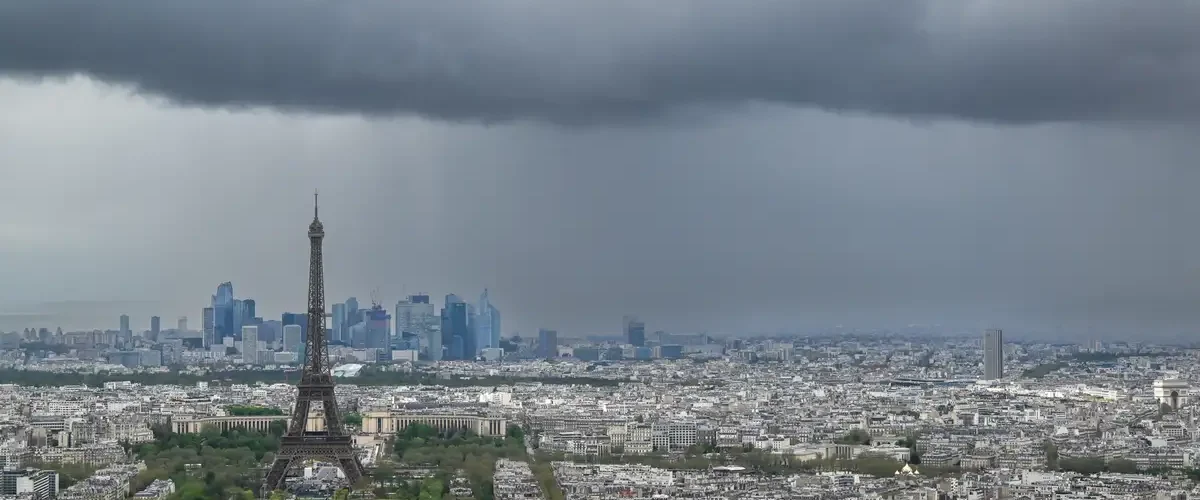 الأسواق المالية فى فرنسا تخشى سقوط حكومة رئيس الوزراء ميشيل بارنييه