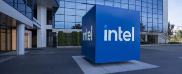 إنتل عملاق صناعة الرقائق الالكترونية حول العالم.