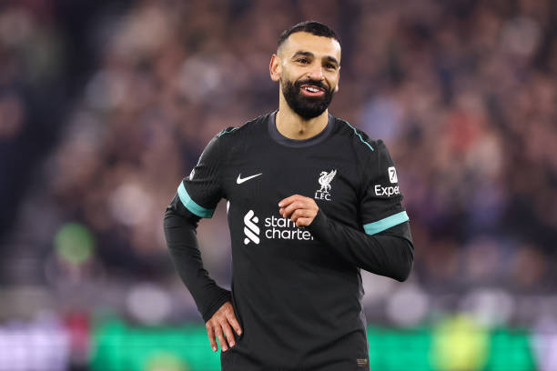 محمد صلاح لاعب ليفربول أثناء مباراة الدوري الإنجليزي الممتاز بين وست هام يونايتد وليفربول على ملعب لندن في 29 ديسمبر 2024 في لندن، إنجلترا.